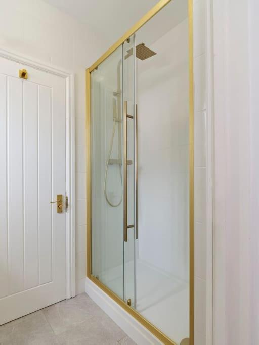 Rofennie Suite -Luxury Ensuite Room! Мейдстон Экстерьер фото