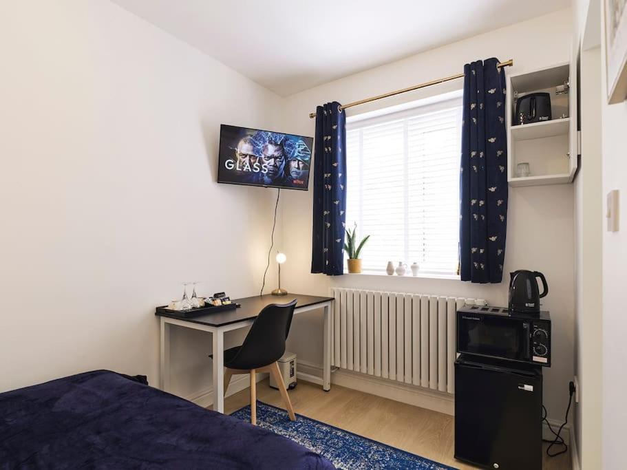 Rofennie Suite -Luxury Ensuite Room! Мейдстон Экстерьер фото